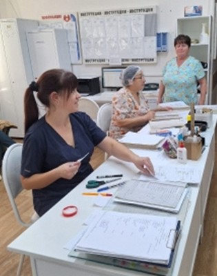 Тиббиет хадимлери: Венера Улан, Эльмира Дваджан, Ольга Криворучко